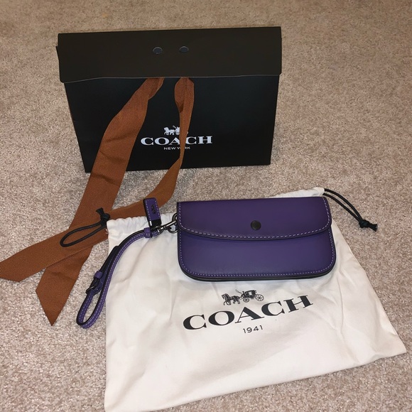 Coach wristlet - Picture 2 of 8